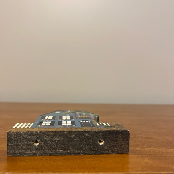 Sheila’s Shelf Sitters, Charleston, NY, Tree - Picture 4 of 8